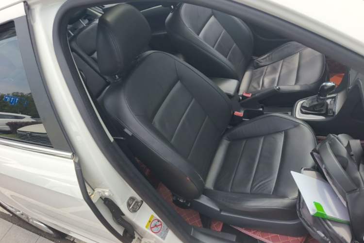 Used Volkswagen Lavida 2014 1.4 TSI DSG BlueMotion Technology Version Right Front Seat