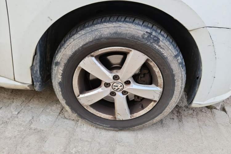 Used Volkswagen Lavida 2014 1.4 TSI DSG BlueMotion Technology Version Right Front Wheel Hub