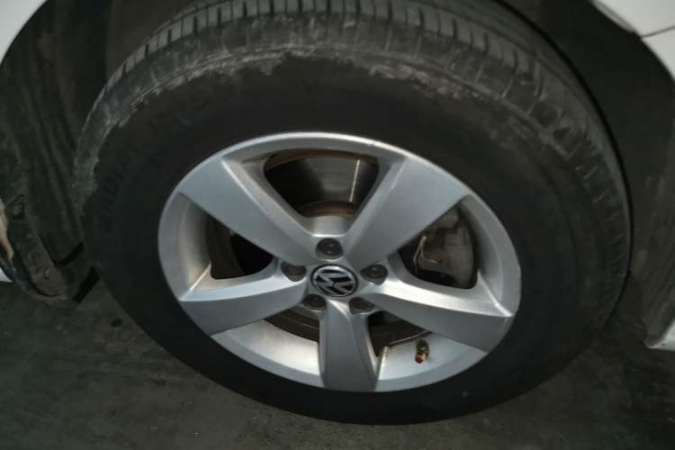 Used Volkswagen Lavida 2014 1.4 TSI DSG BlueMotion Technology Version Right Front Wheel Hub