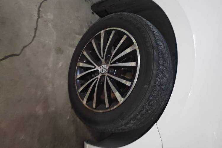 Used Volkswagen Lavida 2014 1.4TSI DSG Sport Edition Right Front Wheel Hub