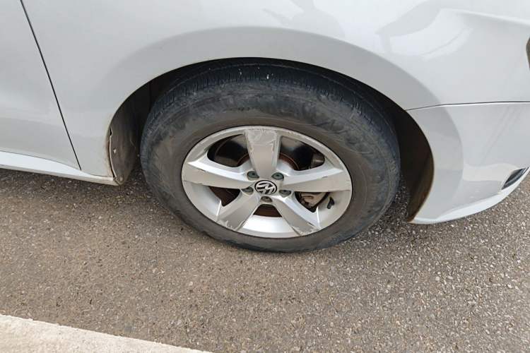 Used Volkswagen Lavida 2014 1.4 TSI DSG BlueMotion Technology Version Right Front Wheel Hub