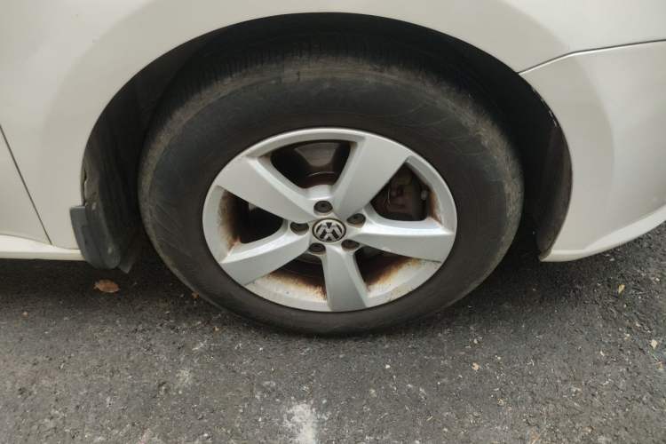 Used Volkswagen Lavida 2014 1.4 TSI DSG BlueMotion Technology Version Right Front Wheel Hub