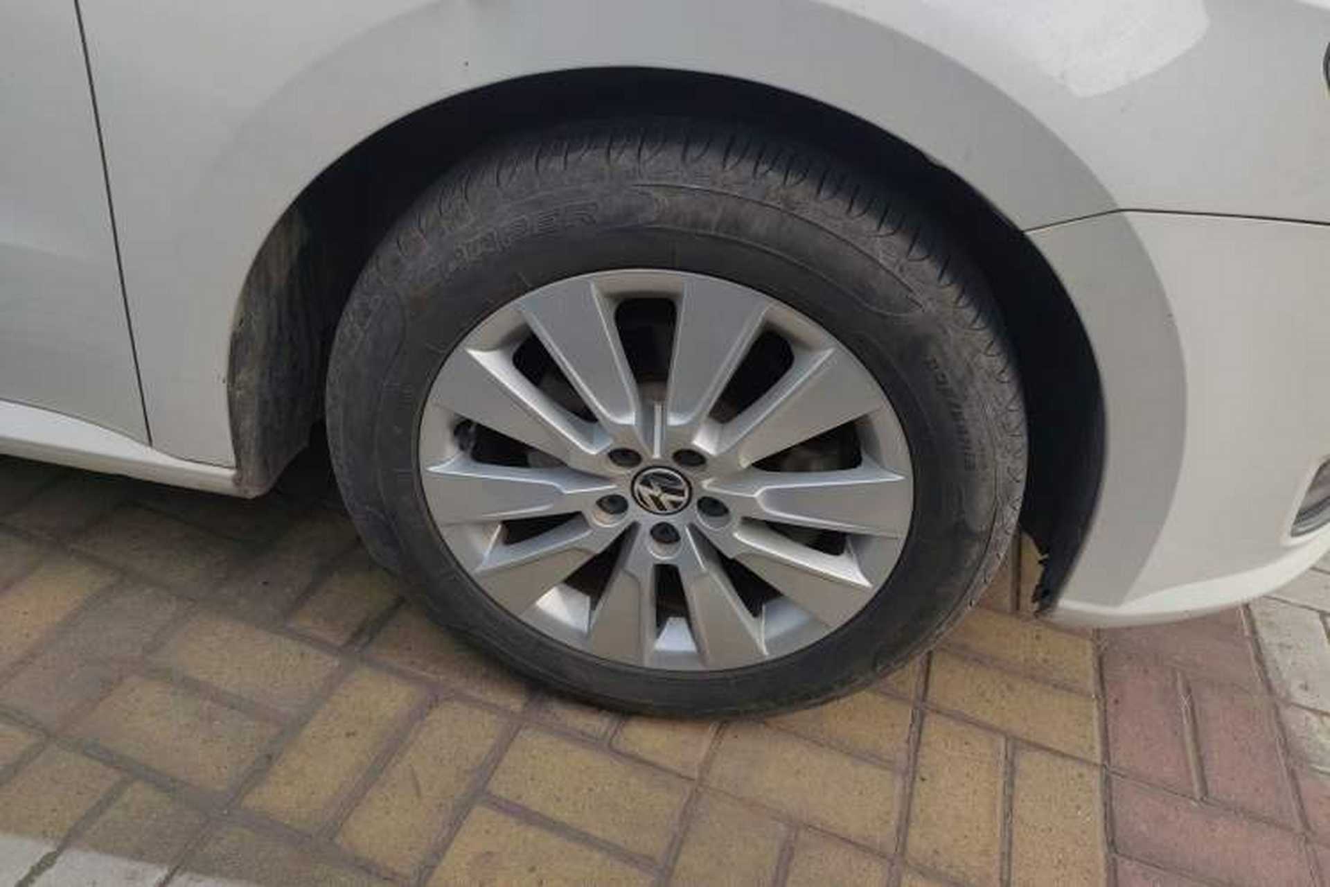 Used Volkswagen Lavida 2014 1.6L Automatic Sport Edition Right Front Wheel Hub