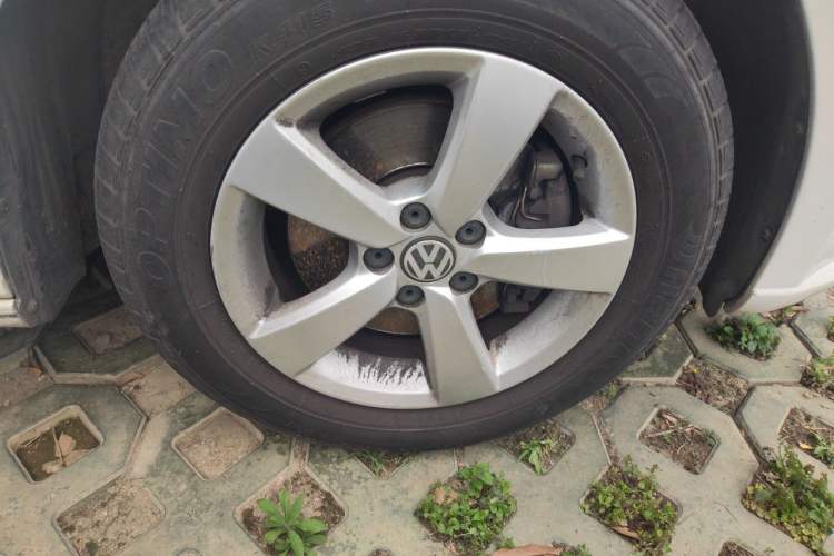 Used Volkswagen Lavida 2014 1.4 TSI DSG BlueMotion Technology Version Right Front Wheel Hub