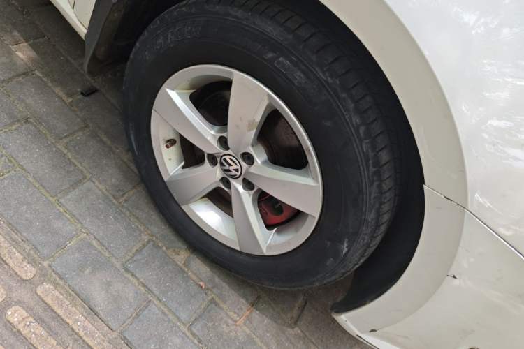 Used Volkswagen Lavida 2014 1.4 TSI DSG BlueMotion Technology Version Right Front Wheel Hub