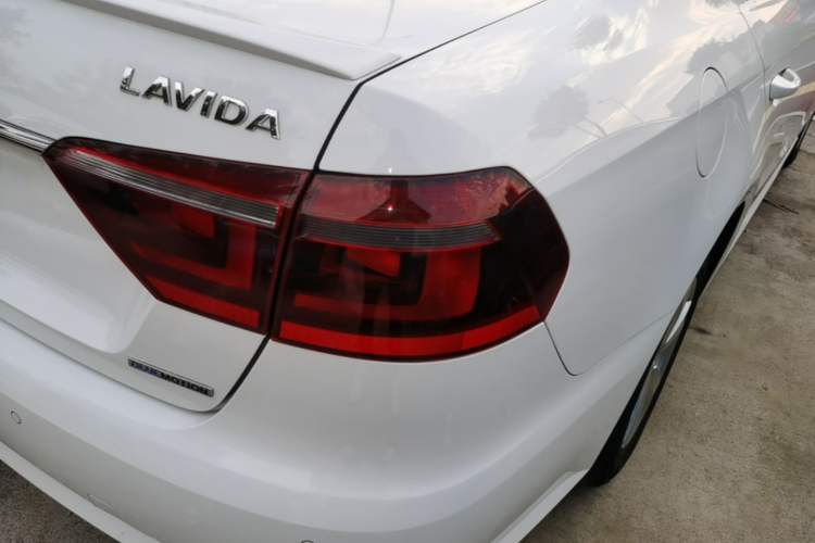 Used Volkswagen Lavida 2014 1.4 TSI DSG BlueMotion Technology Version Right Rear Taillight