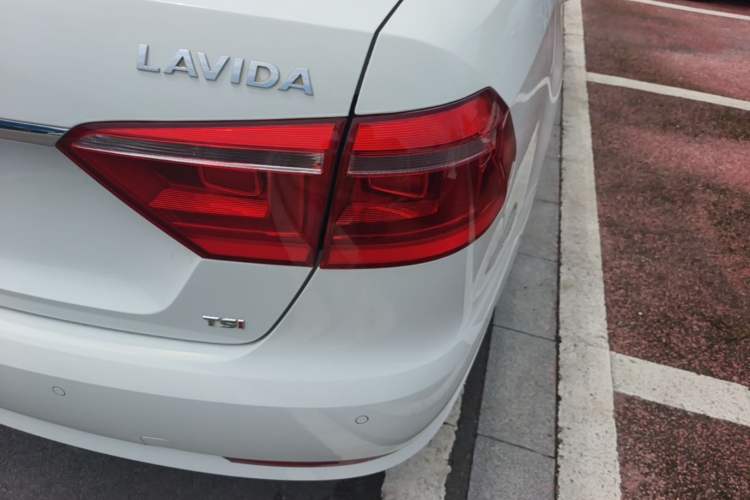 Used Volkswagen Lavida 2014 1.4 TSI DSG BlueMotion Technology Version Right Rear Taillight