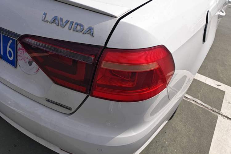 Used Volkswagen Lavida 2014 1.4 TSI DSG BlueMotion Technology Version Right Rear Taillight