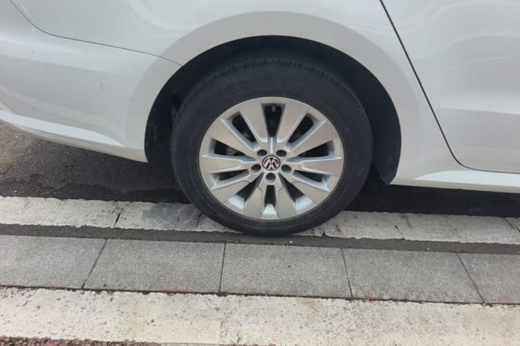 Used Volkswagen Lavida 2014 1.4 TSI DSG BlueMotion Technology Version Right Rear Wheel Hub