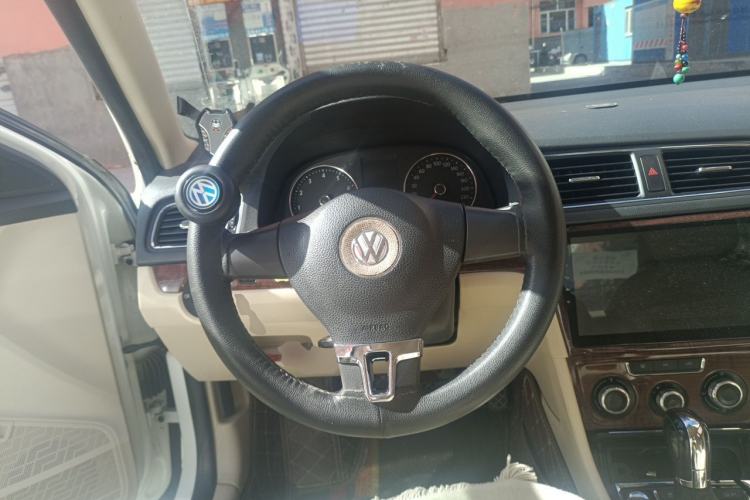 Used Volkswagen Lavida 2014 1.6L Automatic Sport Edition Steering Wheel