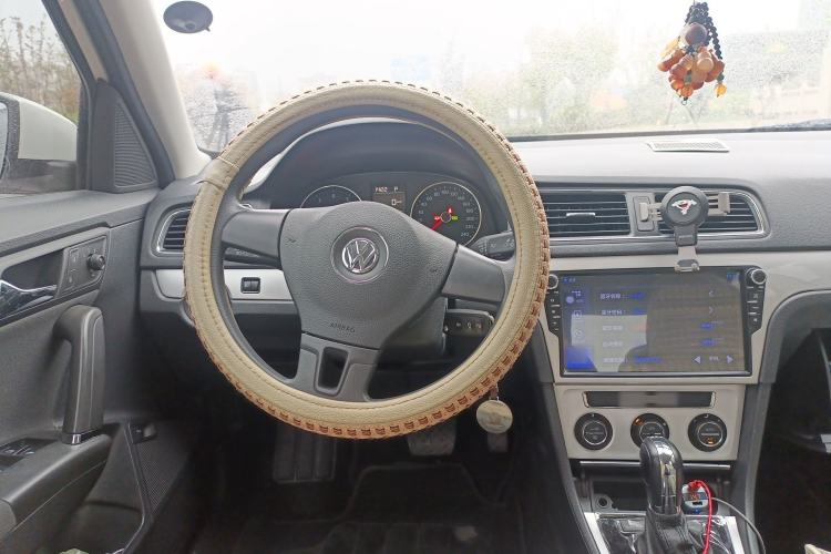 Used Volkswagen Lavida 2014 1.4 TSI DSG BlueMotion Technology Version Steering Wheel