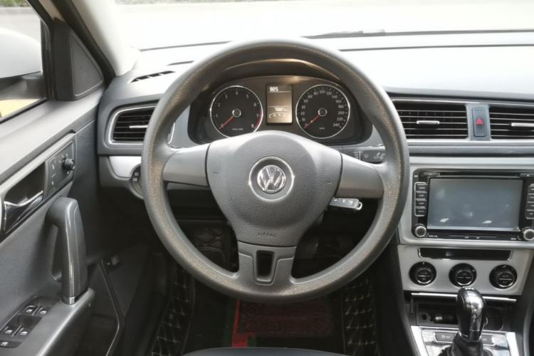 Used Volkswagen Lavida 2014 1.4 TSI DSG BlueMotion Technology Version Steering Wheel
