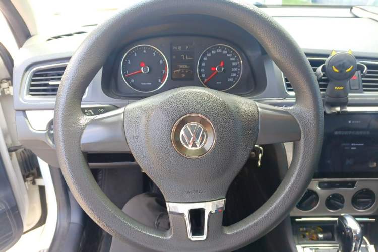Used Volkswagen Lavida 2014 1.6L Automatic Sport Edition Steering Wheel