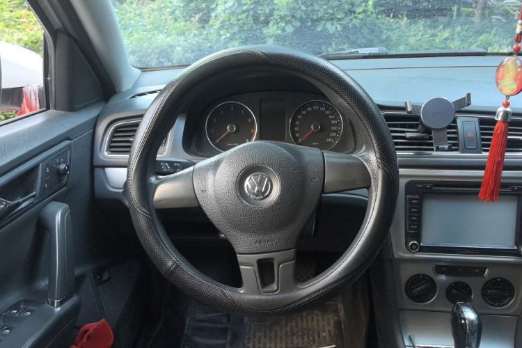 Used Volkswagen Lavida 2014 1.6L Automatic Sport Edition Steering Wheel