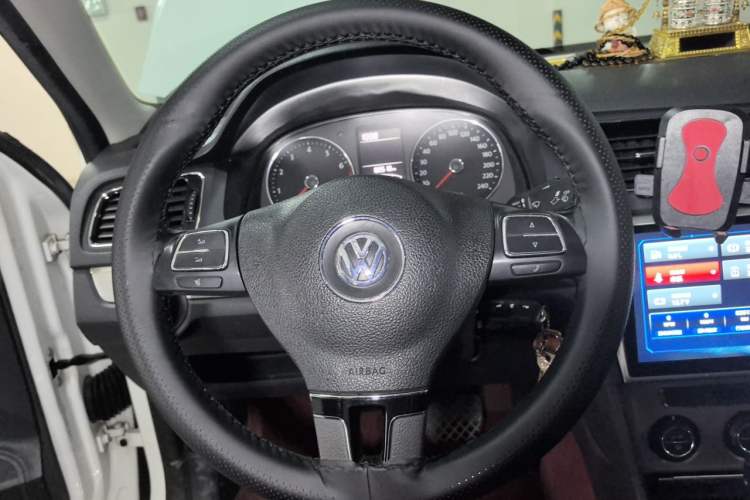 Used Volkswagen Lavida 2014 1.6L Automatic Sport Edition Steering Wheel