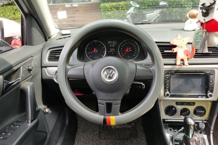 Used Volkswagen Lavida 2014 1.6L Automatic Sport Edition Steering Wheel