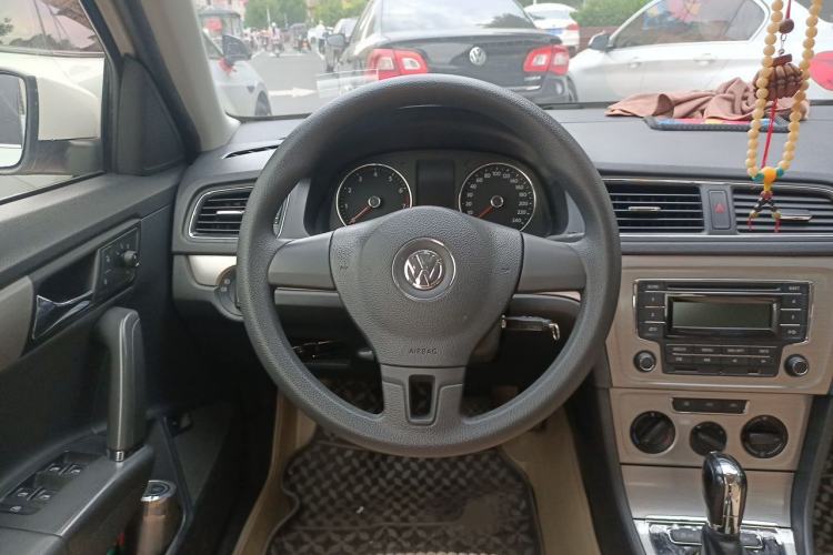 Used Volkswagen Lavida 2014 1.6L Automatic Sport Edition Steering Wheel