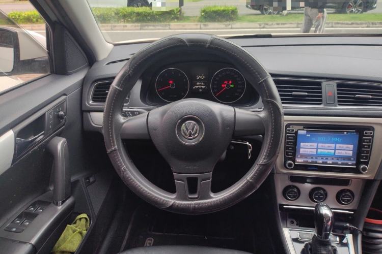 Used Volkswagen Lavida 2014 1.4 TSI DSG BlueMotion Technology Version Steering Wheel