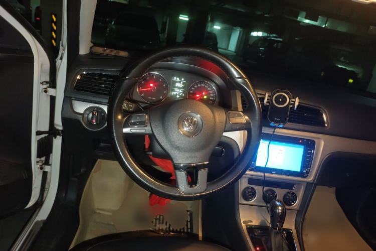 Used Volkswagen Lavida 2014 1.6L Automatic Sport Edition Steering Wheel