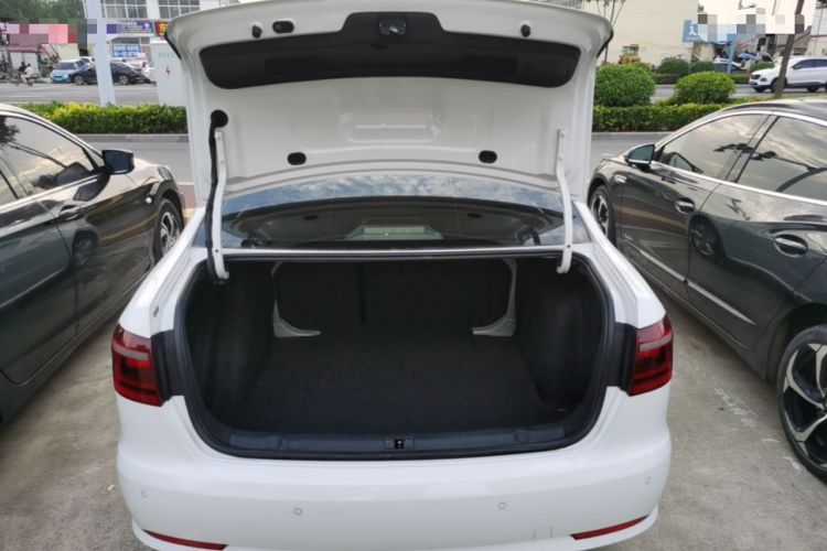 Used Volkswagen Lavida 2014 1.4 TSI DSG BlueMotion Technology Version Trunk