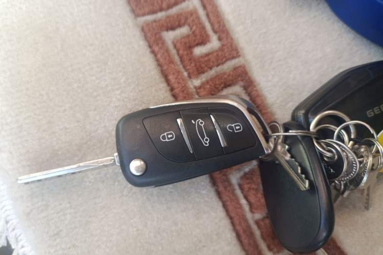 Used Volkswagen Lavida 2014 1.6L Automatic Sport Edition Vehicle Key