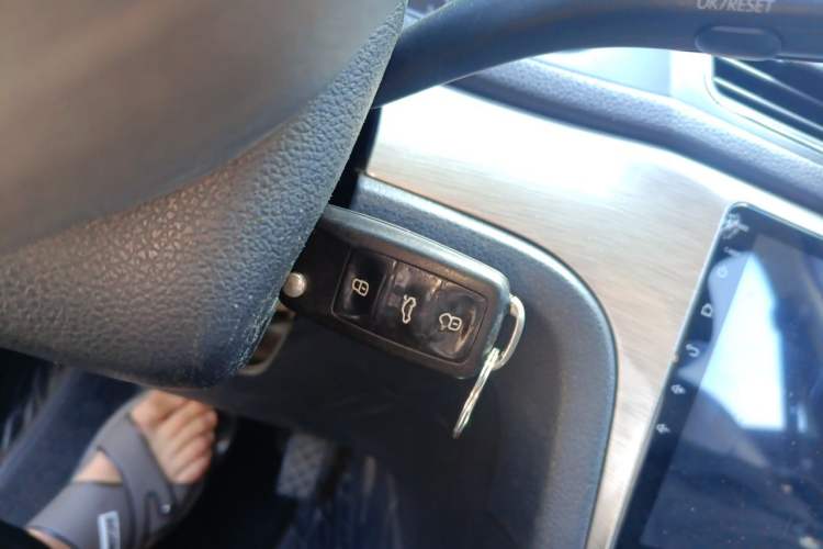 Used Volkswagen Lavida 2014 1.6L Automatic Sport Edition Vehicle Key