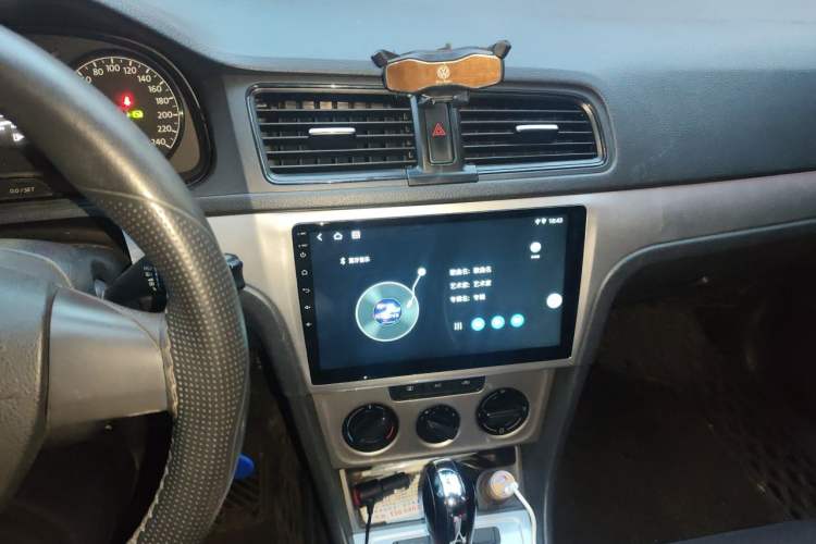 Used Volkswagen Lavida 2015 1.6L Automatic Fashion Edition Audio And AC Panel