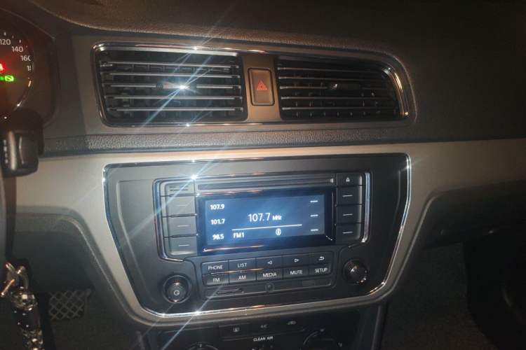 Used Volkswagen Lavida 2015 1.6L Automatic Comfort Edition Audio And AC Panel