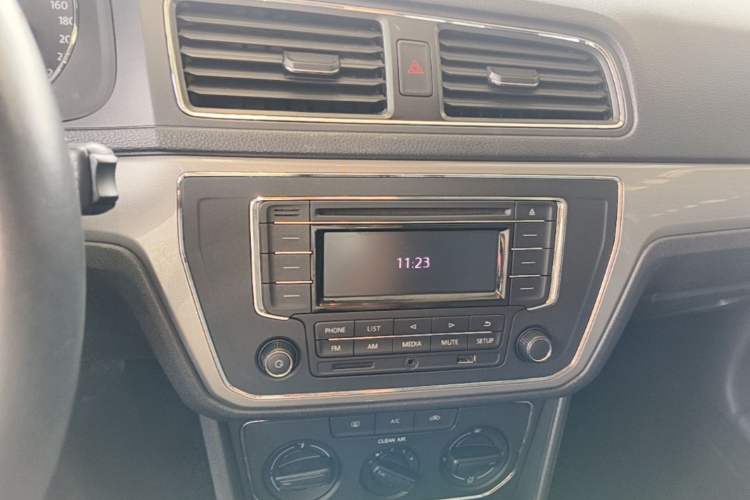 Used Volkswagen Lavida 2015 1.6L Automatic Comfort Edition Audio And AC Panel