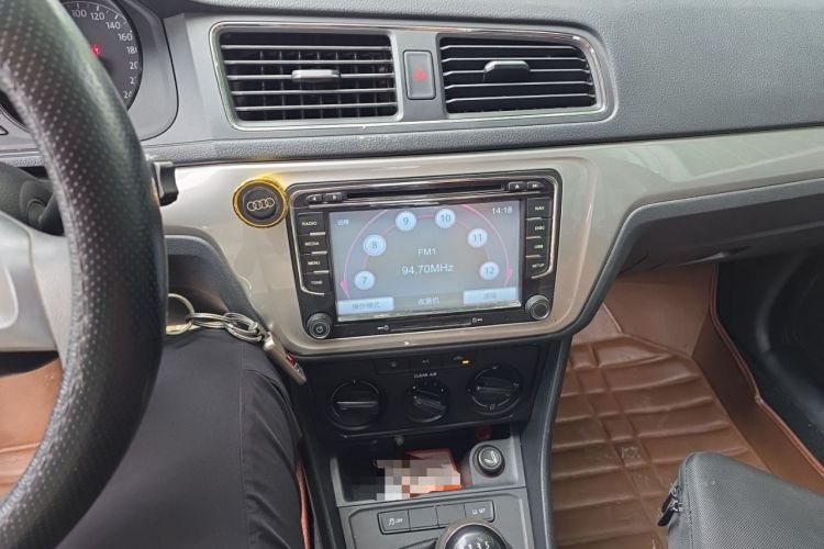 Used Volkswagen Lavida 2015 1.6L Manual Fashion Edition Audio And AC Panel