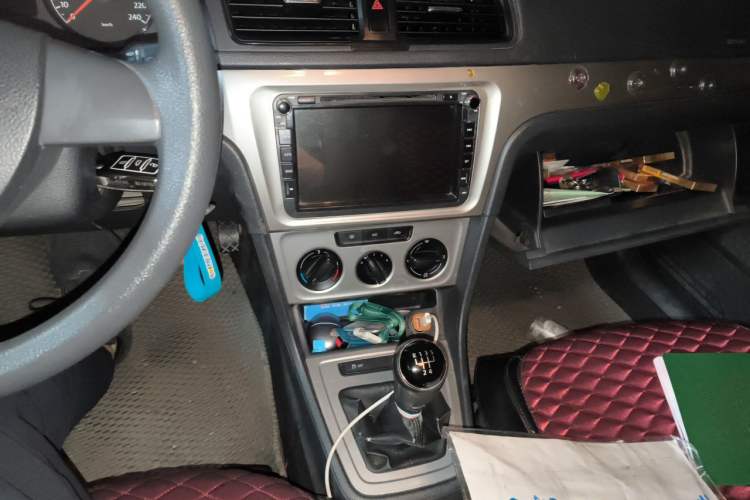 Used Volkswagen Lavida 2015 1.6L Manual Fashion Edition Audio And AC Panel