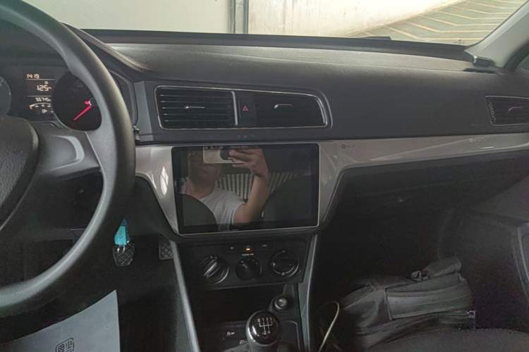 Used Volkswagen Lavida 2015 1.6L Manual Fashion Edition Audio And AC Panel