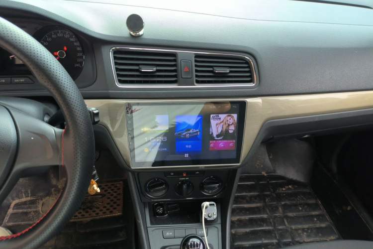 Used Volkswagen Lavida 2015 1.6L Manual Fashion Edition Audio And AC Panel
