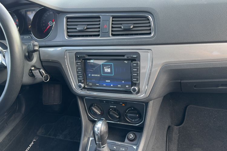 Used Volkswagen Lavida 2015 1.6L Automatic Comfort Edition Audio And AC Panel