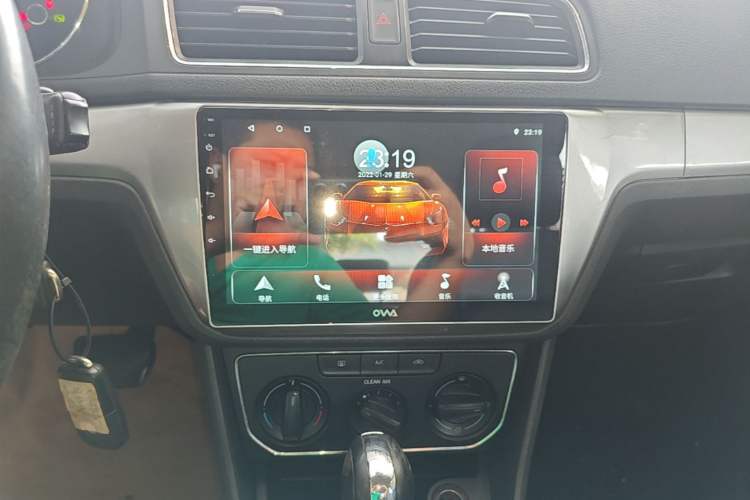 Used Volkswagen Lavida 2015 1.6L Automatic Comfort Edition Audio And AC Panel
