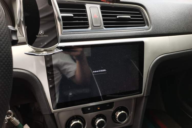 Used Volkswagen Lavida 2015 1.6L Automatic Fashion Edition Audio And AC Panel
