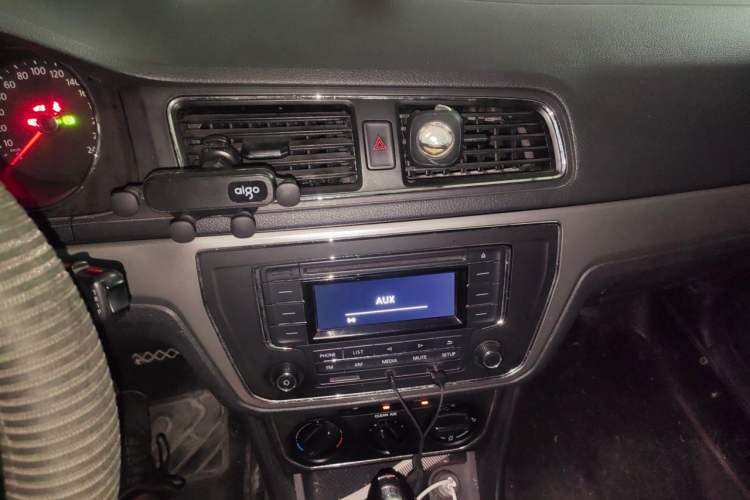 Used Volkswagen Lavida 2015 1.6L Automatic Comfort Edition Audio And AC Panel