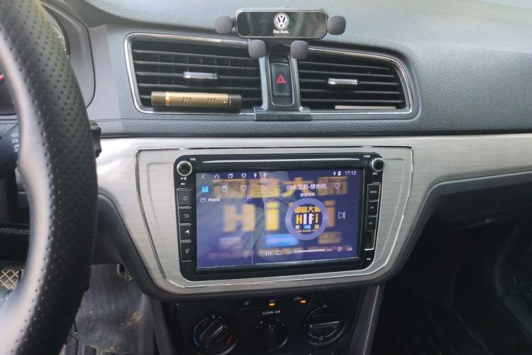 Used Volkswagen Lavida 2015 1.6L Manual Fashion Edition Audio And AC Panel