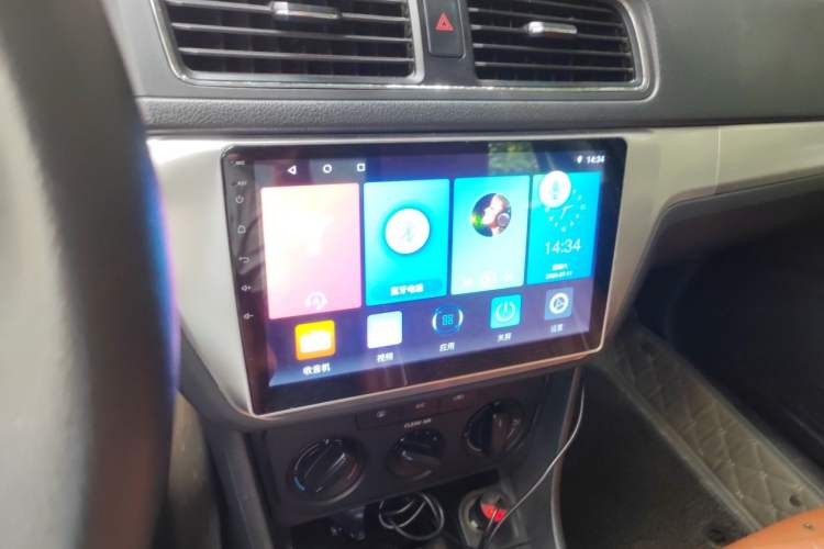 Used Volkswagen Lavida 2015 1.6L Manual Fashion Edition Audio And AC Panel