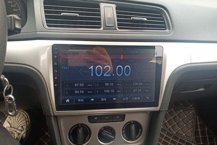Used Volkswagen Lavida 2015 1.6L Automatic Fashion Edition Audio And AC Panel