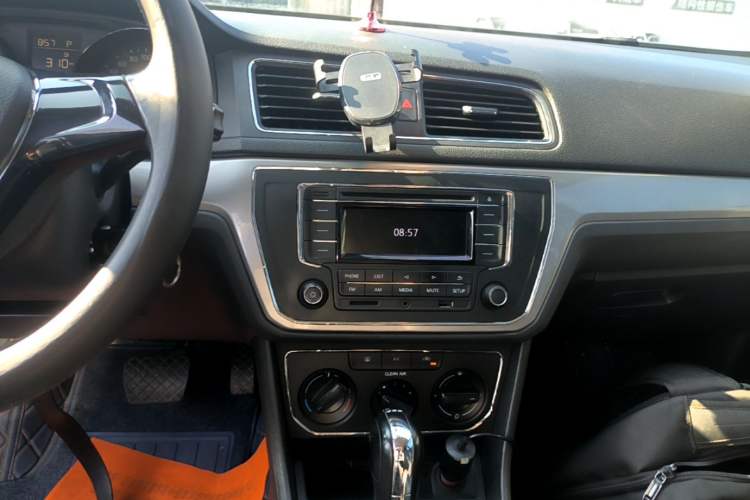 Used Volkswagen Lavida 2015 230TSI DSG Comfort Edition Audio And AC Panel