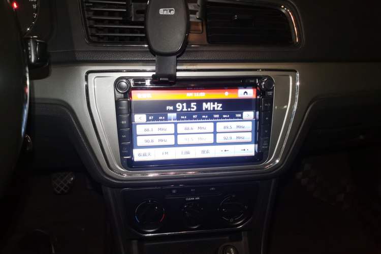 Used Volkswagen Lavida 2015 1.6L Manual Comfort Edition Audio And AC Panel