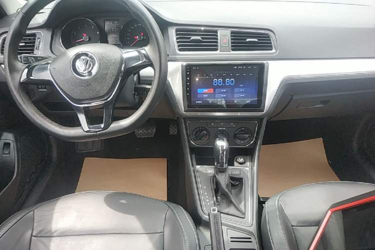 Used Volkswagen Lavida 2015 1.6L Automatic Comfort Edition Audio And AC Panel