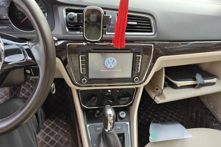 Used Volkswagen Lavida 2015 1.6L Automatic Comfort Edition Audio And AC Panel