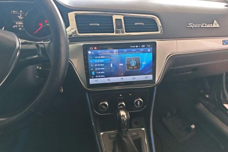 Used Volkswagen Lavida 2015 1.6L Automatic Comfort Edition Audio And AC Panel