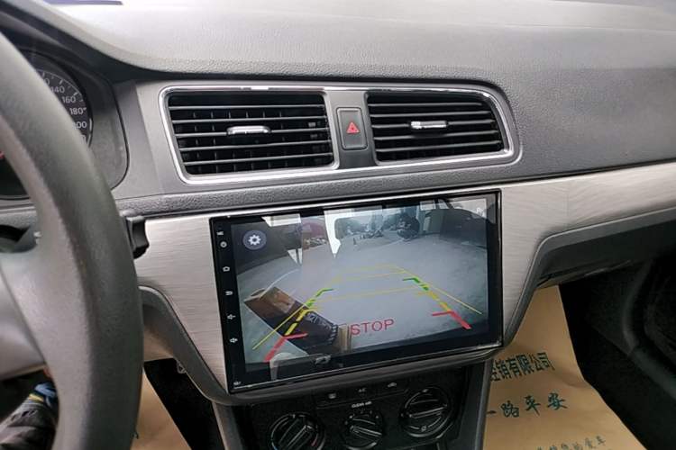 Used Volkswagen Lavida 2015 1.6L Manual Fashion Edition Audio And AC Panel