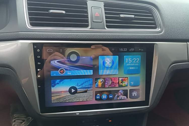 Used Volkswagen Lavida 2015 1.6L Automatic Fashion Edition Audio And AC Panel
