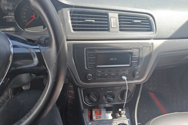 Used Volkswagen Lavida 2015 1.6L Manual Comfort Edition Audio And AC Panel