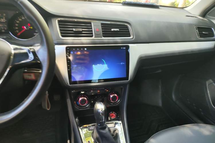 Used Volkswagen Lavida 2015 1.6L Automatic Comfort Edition Audio And AC Panel