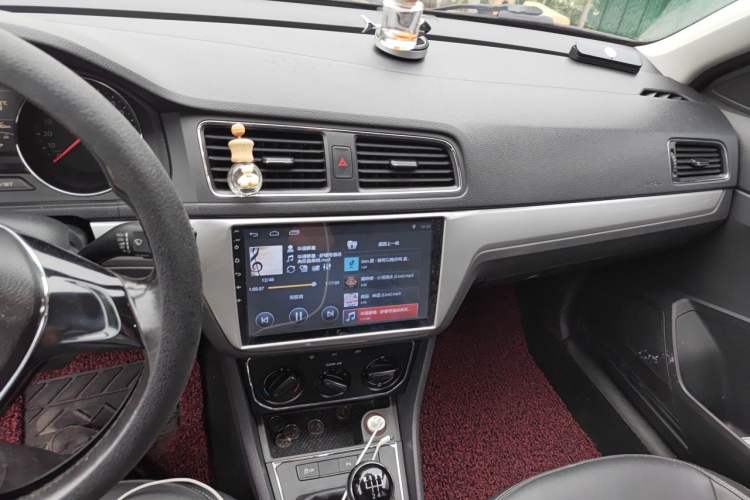 Used Volkswagen Lavida 2015 1.6L Manual Comfort Edition Audio And AC Panel